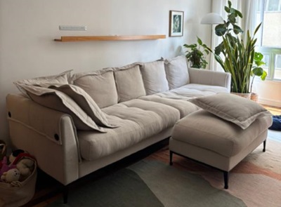 Antes do conserto de sof&aacute; com estrutura comprometida